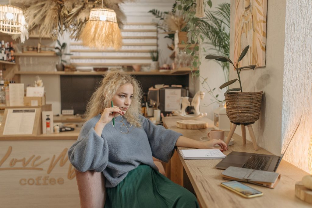 Faire son business plan avec l'IA : méthode et points à vérifier