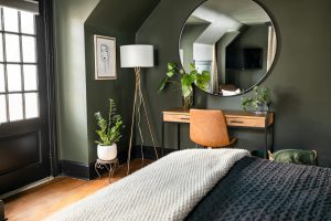 Déco : osez le vert olive et les motifs audacieux