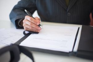Succession : Renoncer à son héritage, une stratégie pour alléger la facture des droits ?