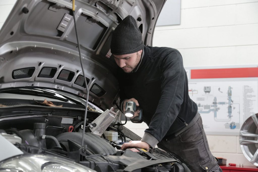 Entretien auto courant : les contrôles à ne pas rater entre deux révis