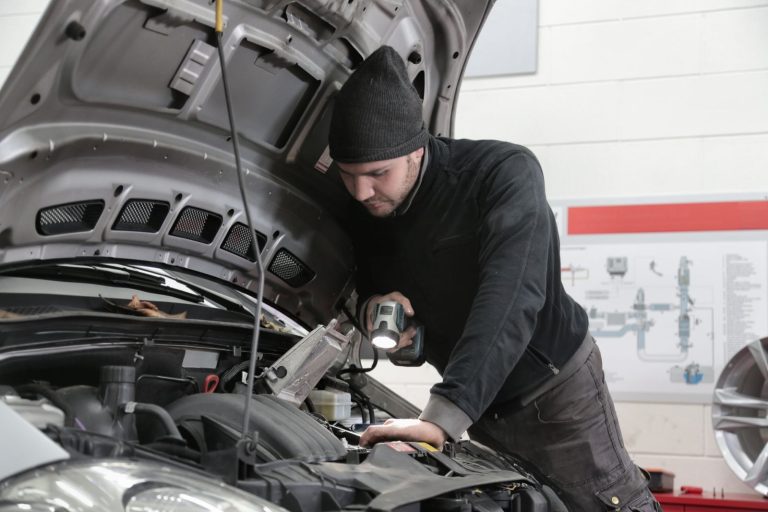 Entretien auto courant : les contrôles à ne pas rater entre deux révis